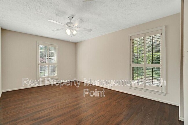 Building Photo - 3513 Essex Ave