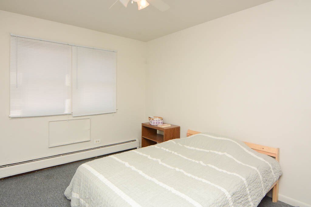 Building Photo - 7319 N Rogers Ave