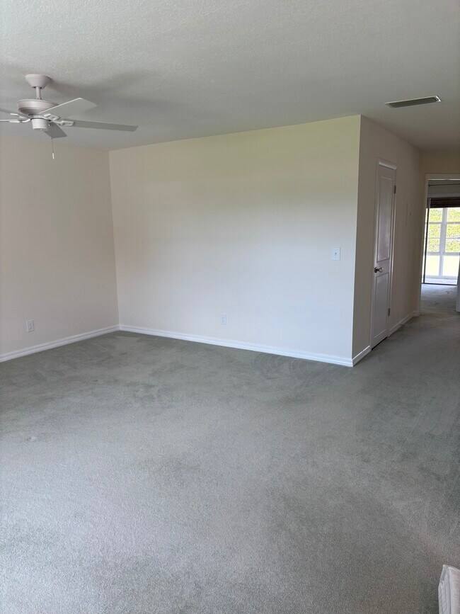 Building Photo - 31 Pine Arbor Ln