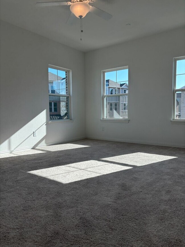 Building Photo - 4500 Ward St