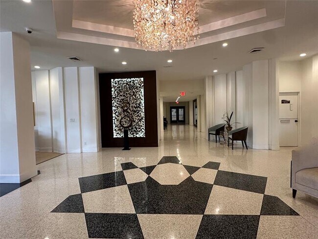 Building Photo - 2000 S Ocean Blvd