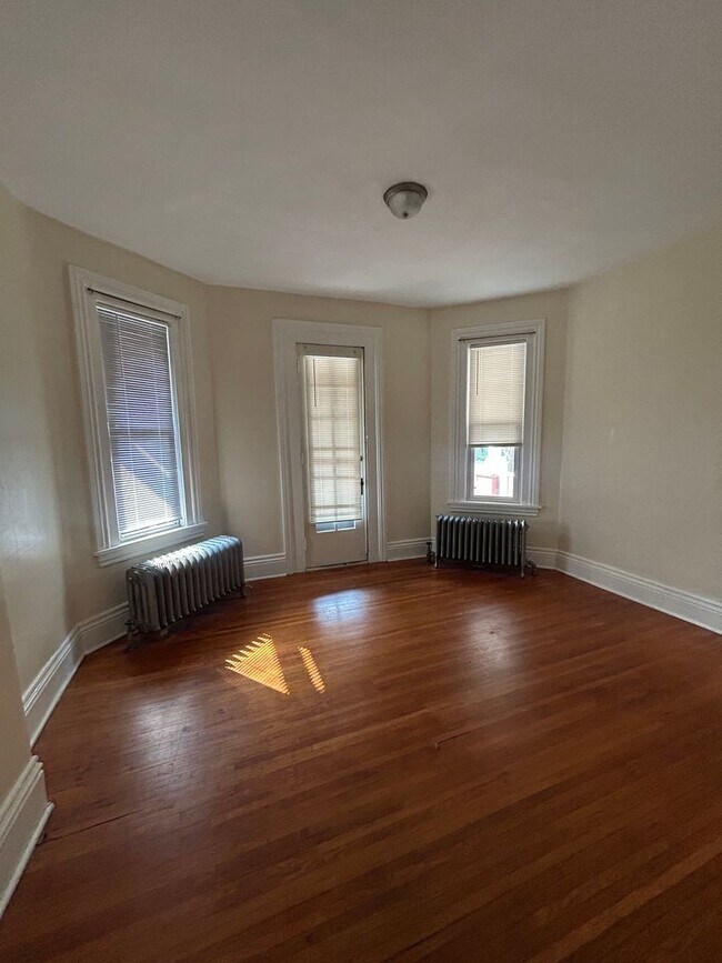 Building Photo - 52 Rowley St