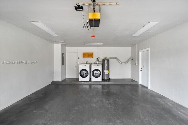 Building Photo - 3925 NW 19th Ave