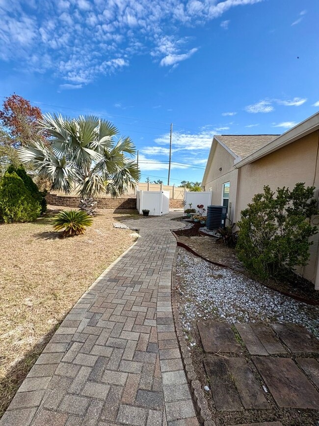 Building Photo - Beautiful 3Bed/2Bath with 2-Car Garage on a Cul-de-Sac