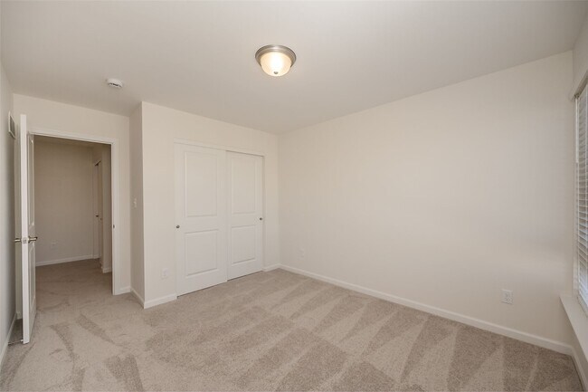 Building Photo - 30 Pheasant Ln