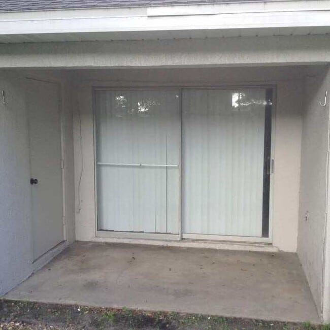 Building Photo - Don’t miss this beautiful 3-bedroom, 2-bath townhome in the desirable Island Cove Villas community!