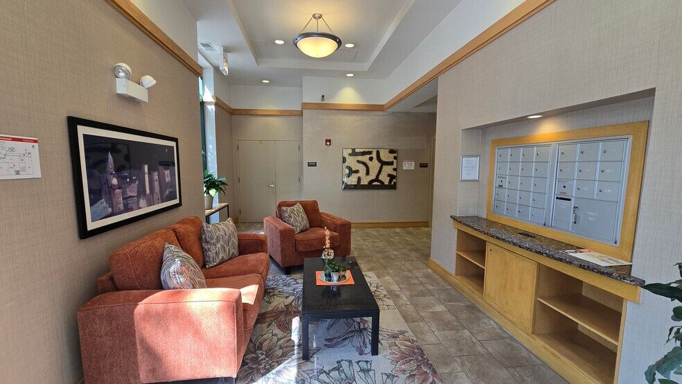 Lobby - 125 N Euclid Ave
