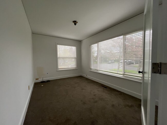 Building Photo - Expansive 4BR 2,900+ Sq Ft Home with Theater-Style Living Room & Bonus Hobby Workshop