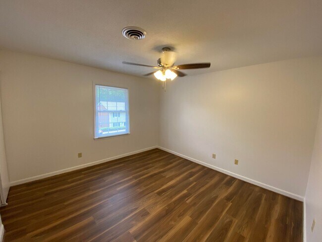 Building Photo - 1128 Nottingham Circle