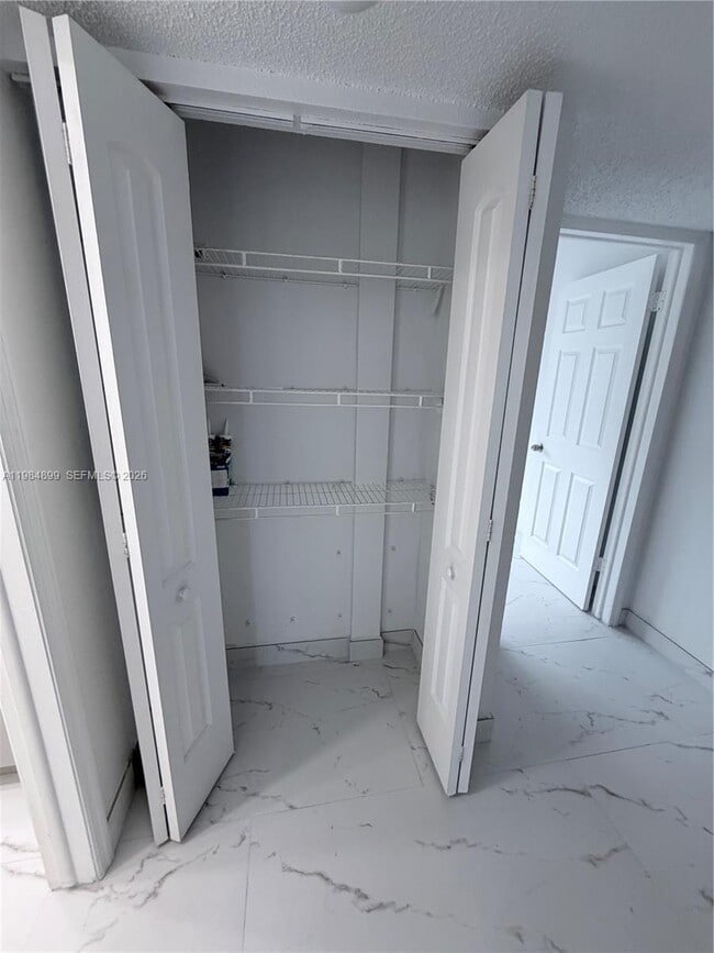 Building Photo - 9365 Fontainebleau Blvd