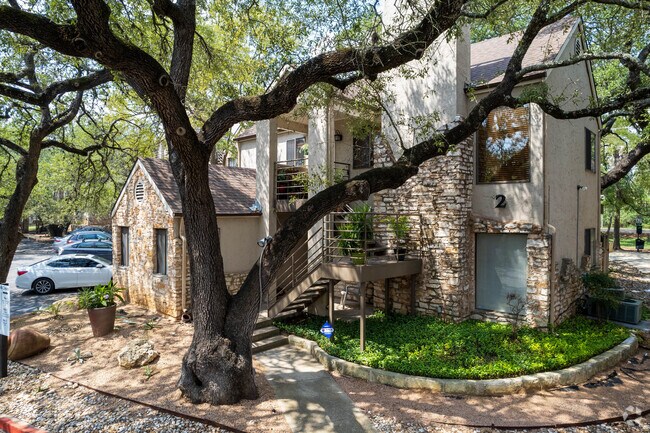Building Photo - Deatonhill Condominiums