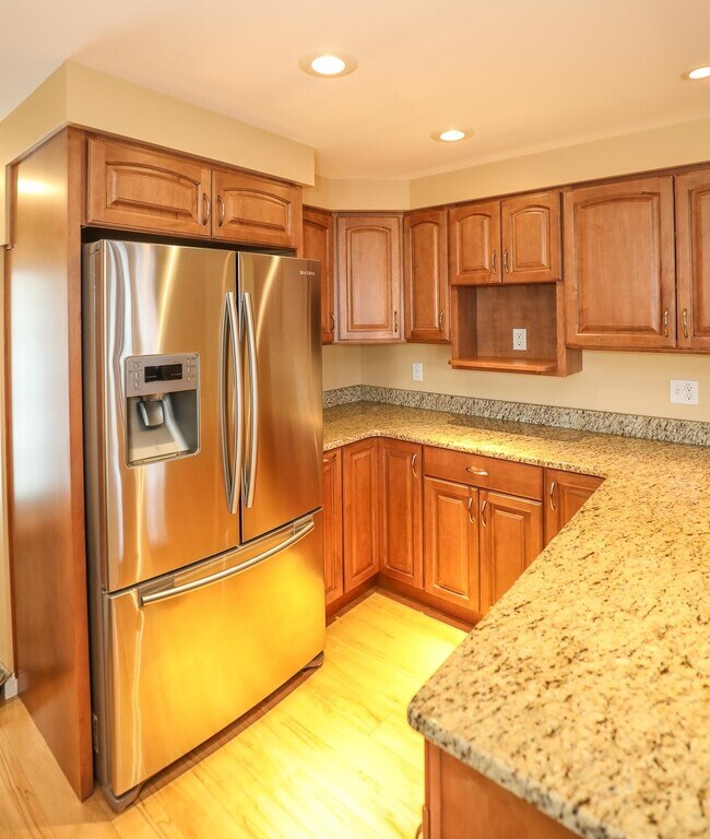 Building Photo - 32 Chapleau Ave