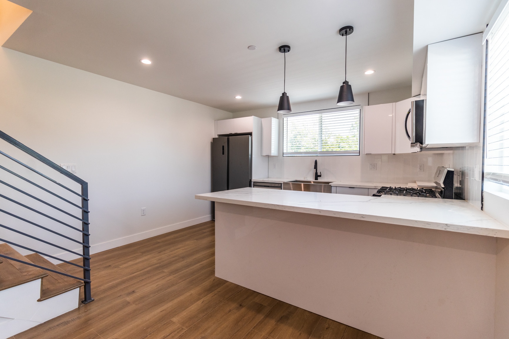Building Photo - 2218 Carmona Ave