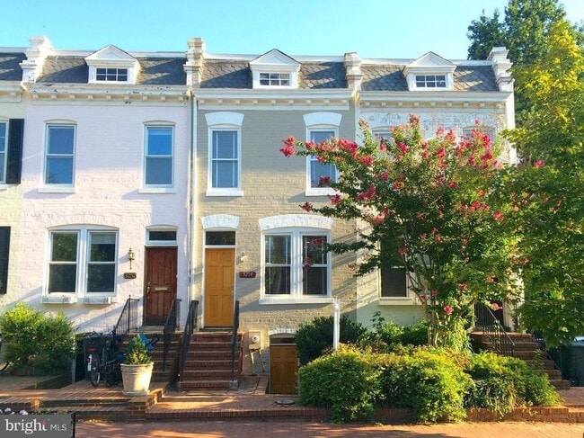 Primary Photo - 3254 Q St NW