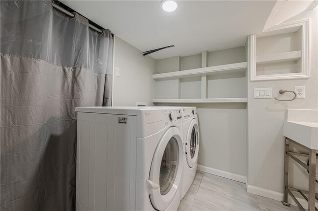 Building Photo - 435 Little Pines Ct