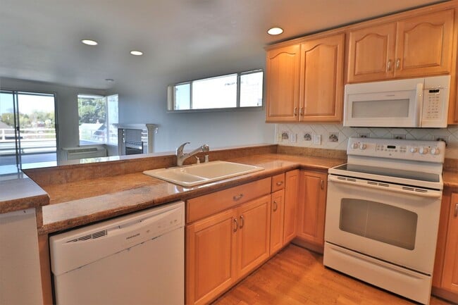 Building Photo - 4557 45th Ave SW