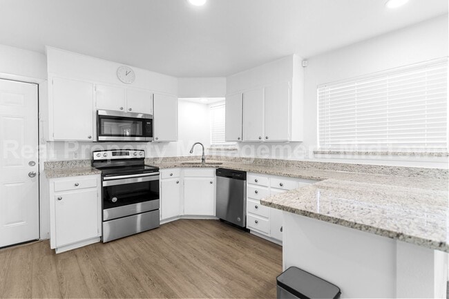 Building Photo - 512 Livingston Dr