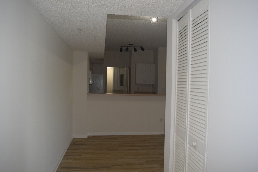 Building Photo - 1830 Florida Club Cir