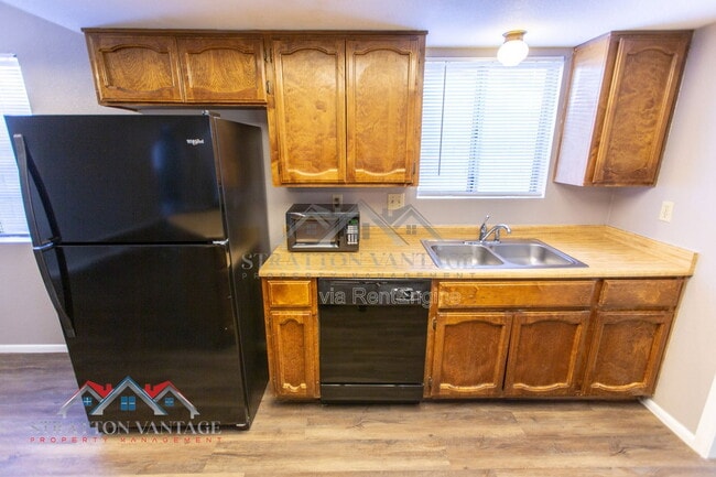 Building Photo - 3749 E Hopi Ave