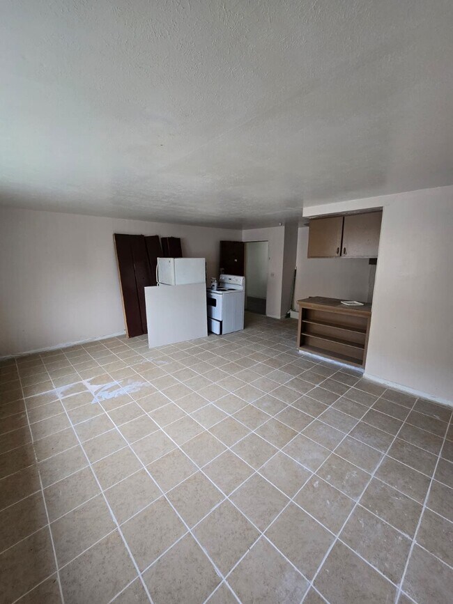 Building Photo - 1885 N Taylor Rd