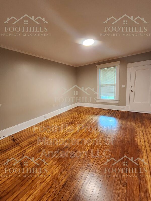 Building Photo - 120 Anderson Ave