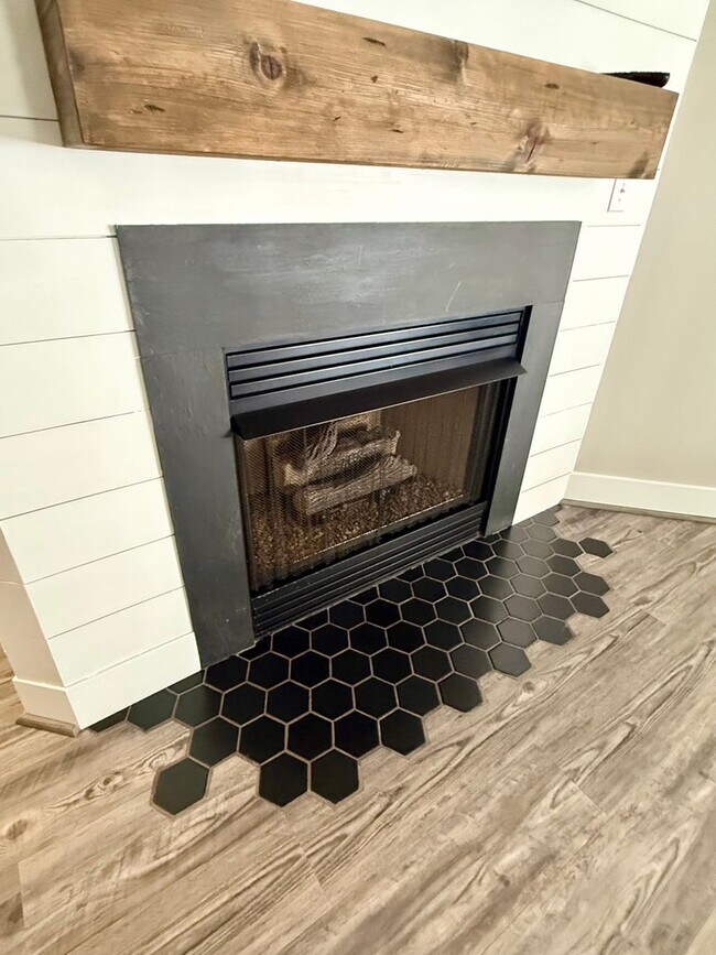 Building Photo - Beautiful 2 Bedroom, 2.5 Bath Townhome in St. Andrews at Stoney Creek – Golf Course Community, Wh...