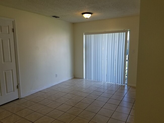 Building Photo - Cedar Ave - A