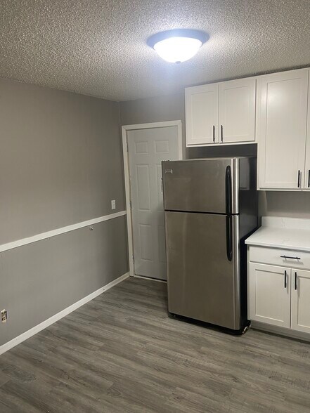 Building Photo - 332 Quincy St NE