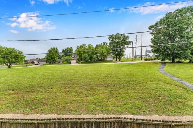 Building Photo - NIXA-5 Bed, 3 bath REMODELED Home | Walkou...