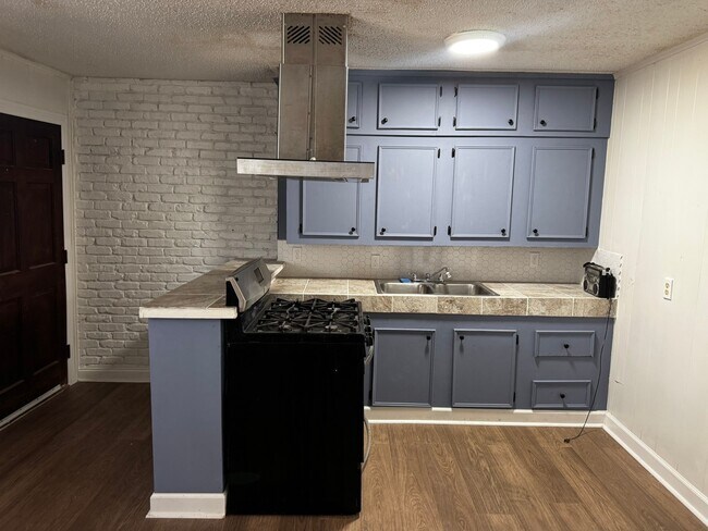 Building Photo - 5526 Stonewall St