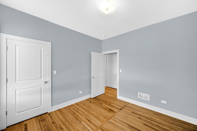 Building Photo - 6024 S Eberhart Ave