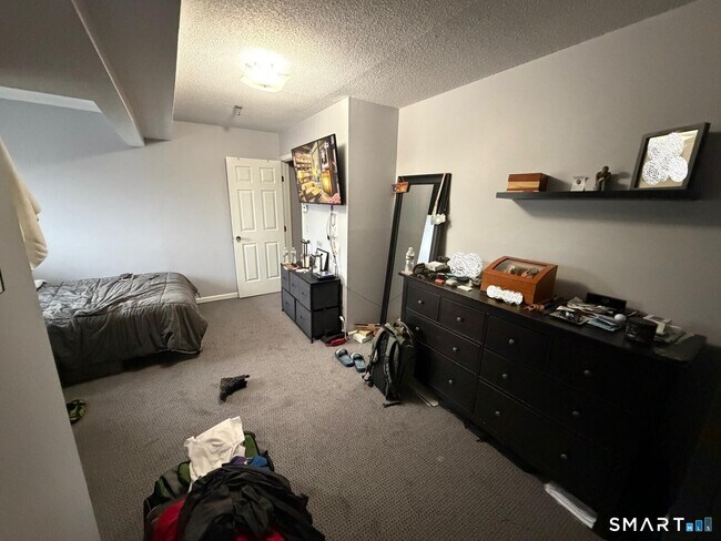 Building Photo - 678 Savin Ave