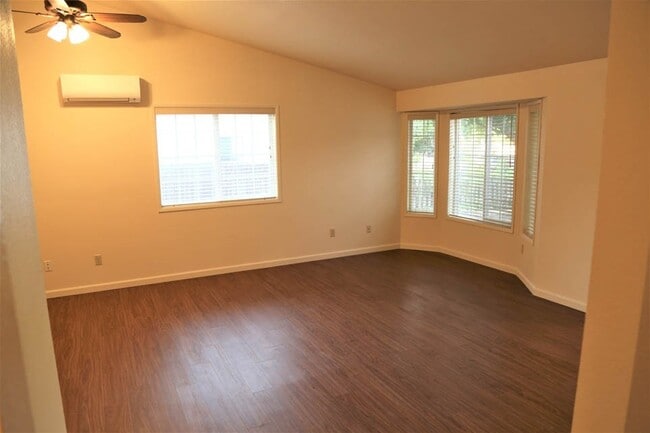 Building Photo - 3 Bed 2 Bath Home with Huge Fenced Yard/ Air Conditioning/ Solar Power