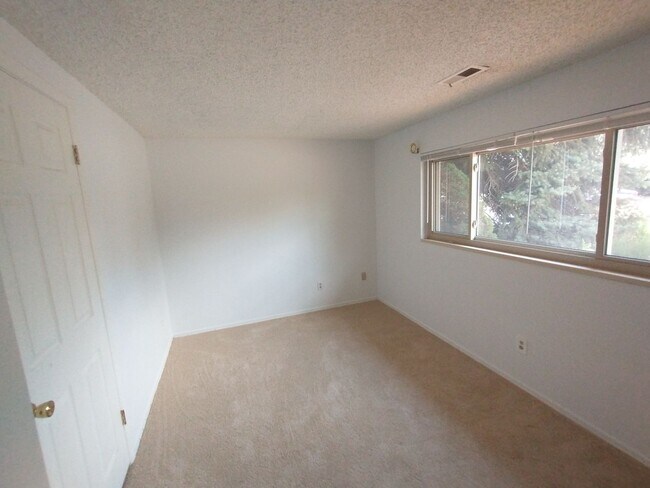Building Photo - 715 Morgan Dr