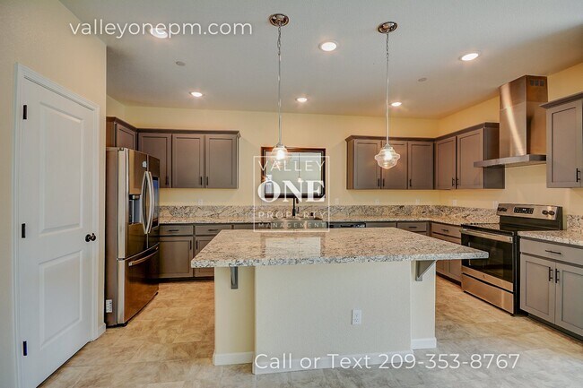 Building Photo - 637 Mansfield Dr
