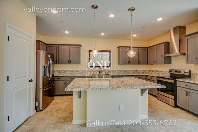 Building Photo - Large Single-Story 4 Bedroom Home in Patterson--has SOLAR!