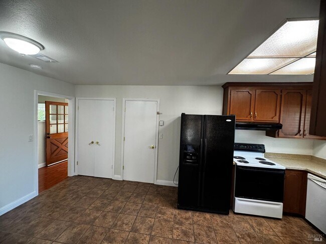 Building Photo - 543 Silver Dr