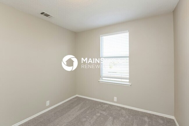 Building Photo - 4 Bedroom Pet-Friendly Home in Glenn Heights, TX with Main Street Renewal