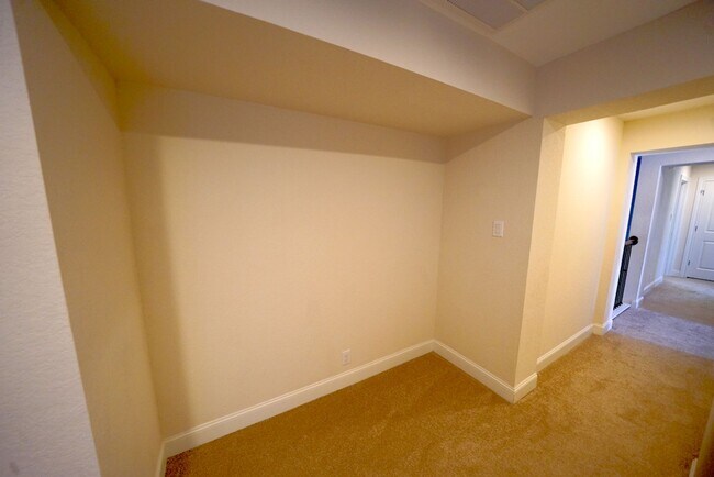 Building Photo - Executive Style Rental Now Available in Bo...