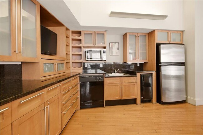 Building Photo - 1000 Providence Pl