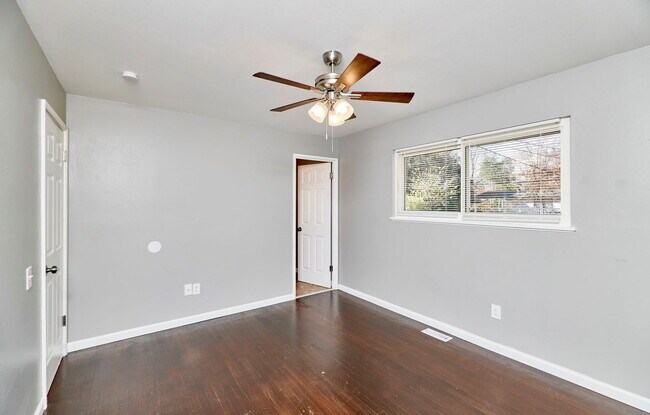 Building Photo - 2365 N Pointe Ln