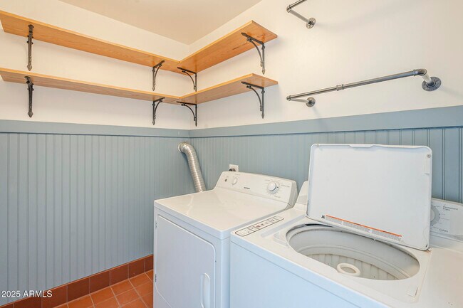 Building Photo - 2649 N Granite Reef Rd