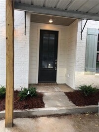Building Photo - 3B/2.5B Townhome Available in Lake Charles