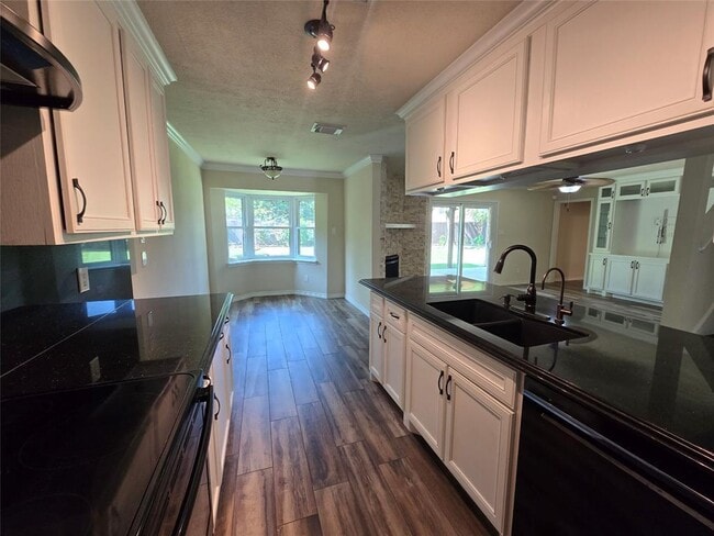 Building Photo - 9211 Kempwood Dr