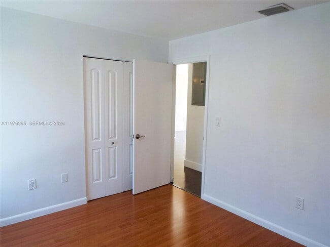 Building Photo - 422 SW 88th Pl