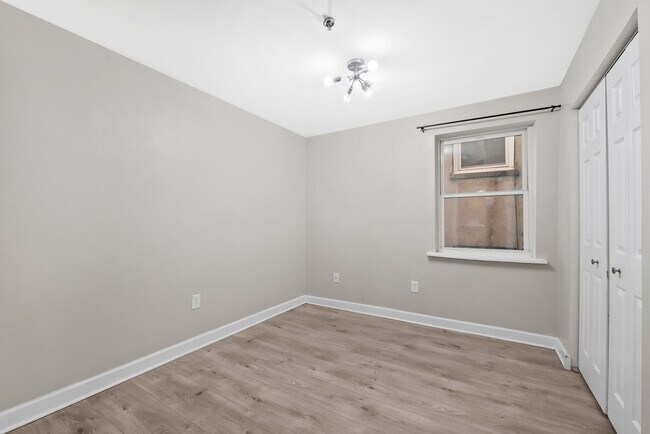 Building Photo - 413-415 9th St