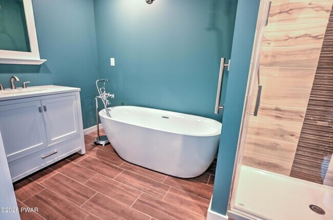 Building Photo - 628 Hudson St