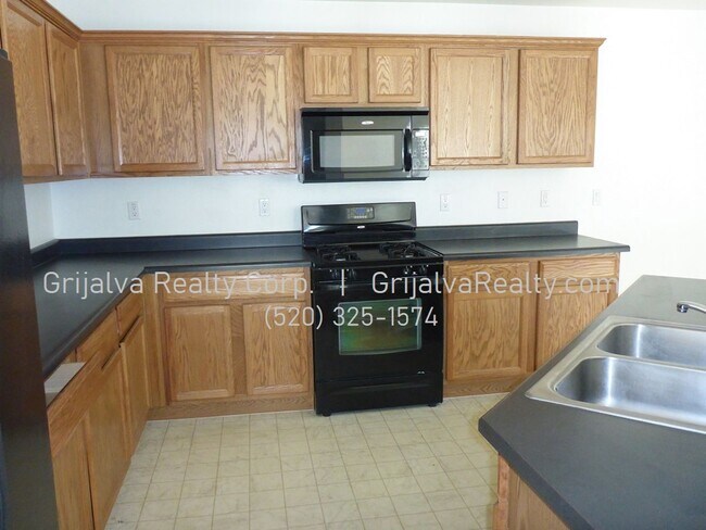 Building Photo - 4 Bedroom, 2 Bath Two-Story Home in Los Ar...