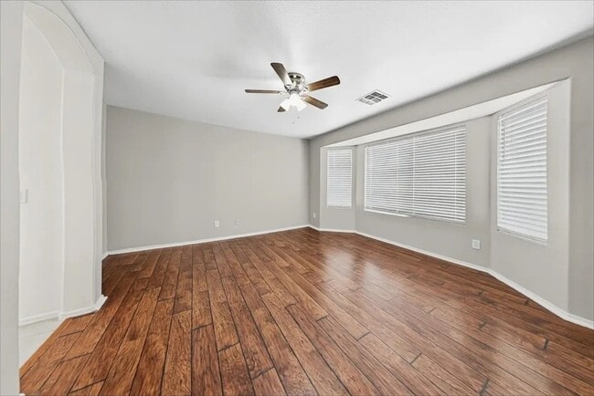 Building Photo - 907 W Roeser Rd