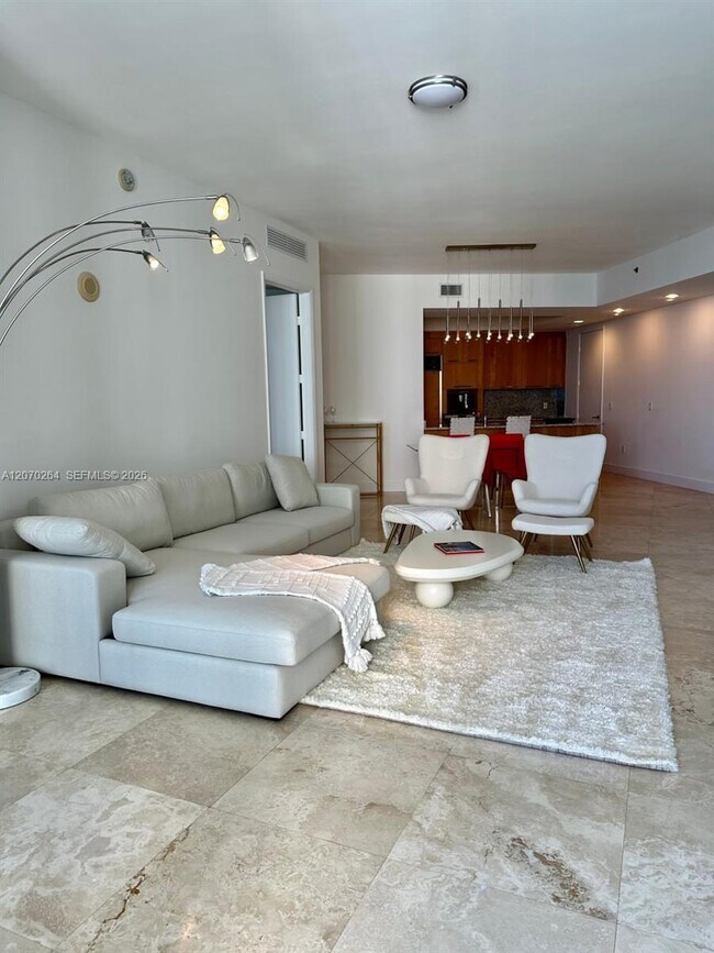 Building Photo - 15811 Collins Ave